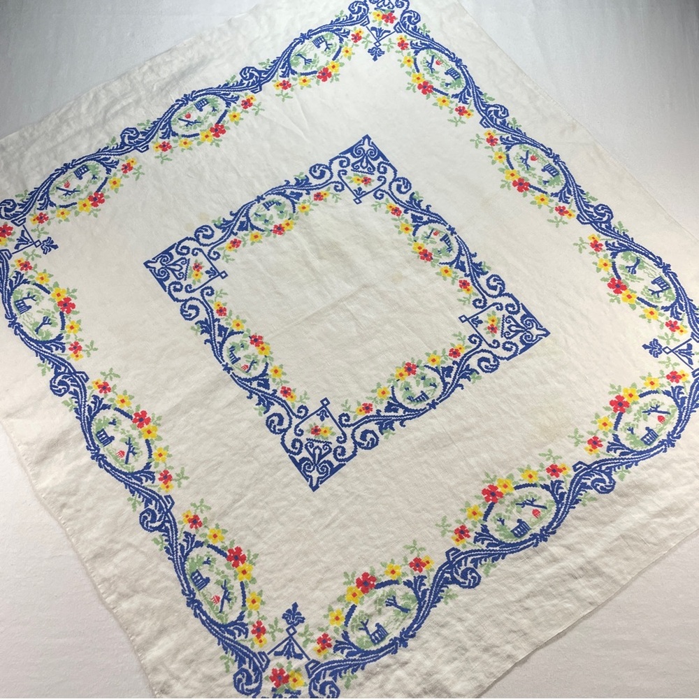 Vintage MCM Tablecloth 31 x 34 1/2